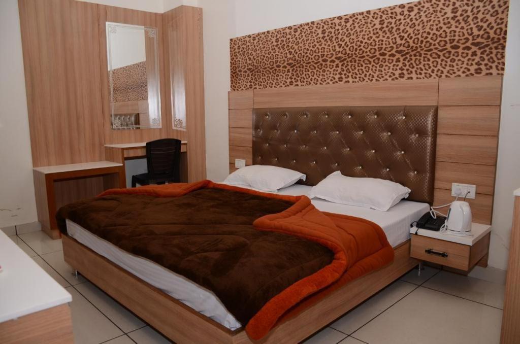 Hotel Robin Inn Амритсар Екстериор снимка