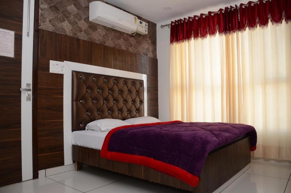 Hotel Robin Inn Амритсар Екстериор снимка