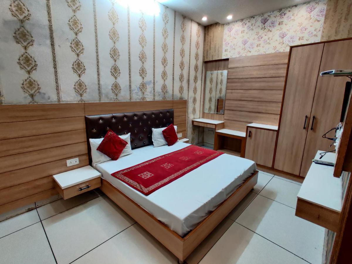 Hotel Robin Inn Амритсар Екстериор снимка