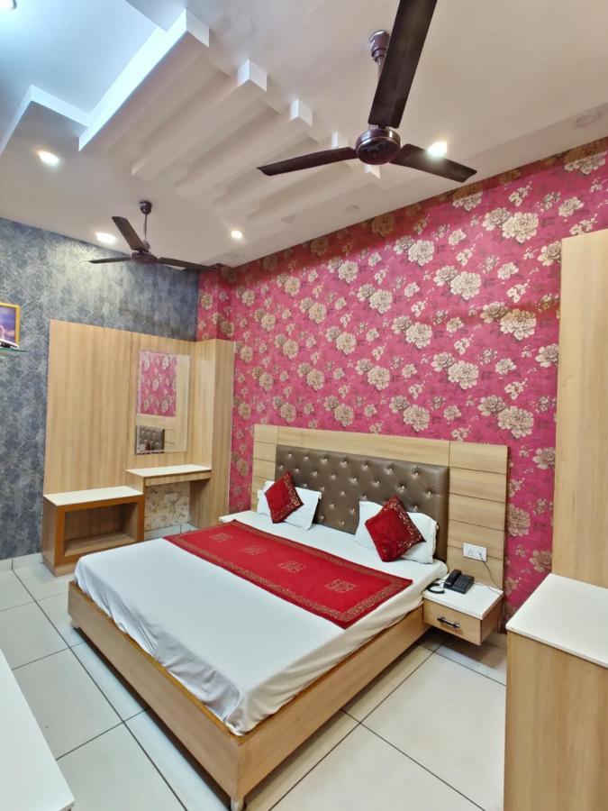 Hotel Robin Inn Амритсар Екстериор снимка