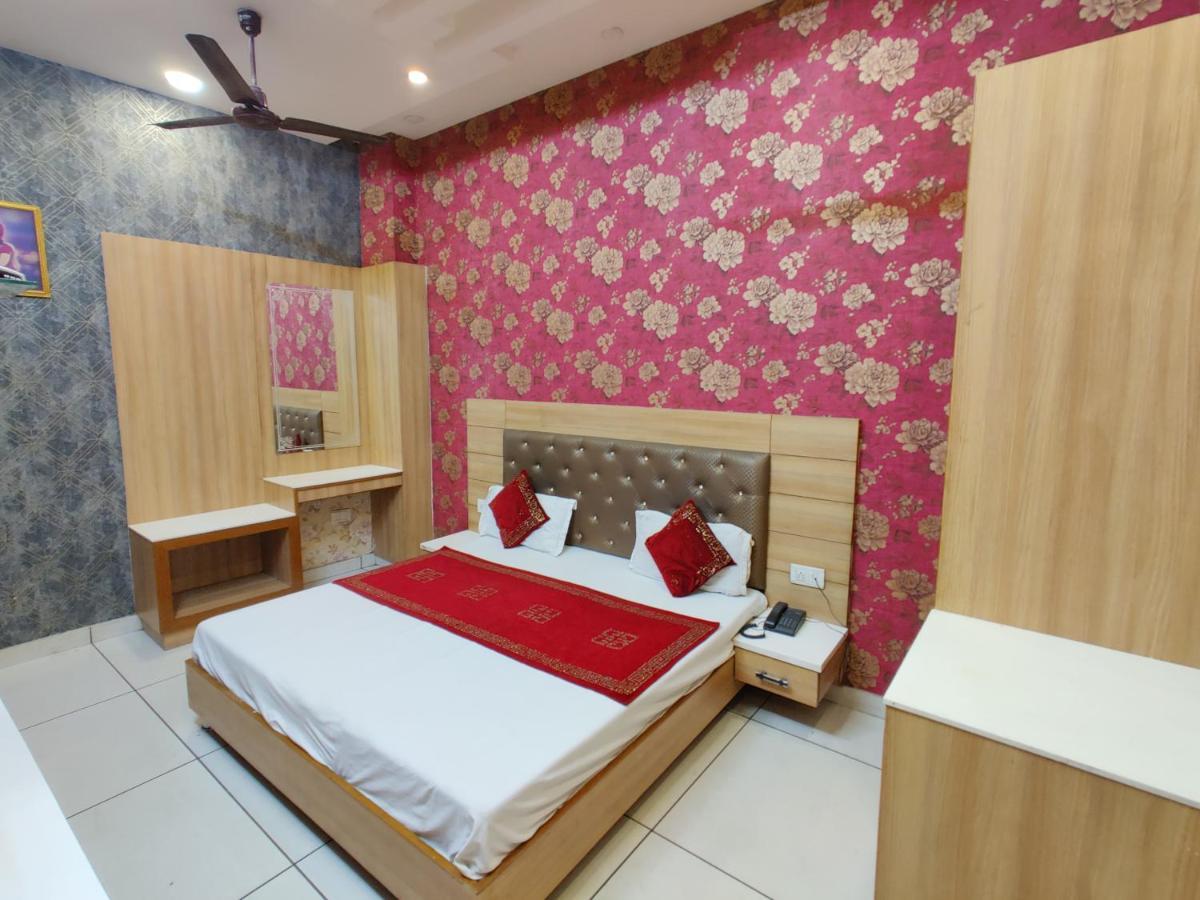 Hotel Robin Inn Амритсар Екстериор снимка