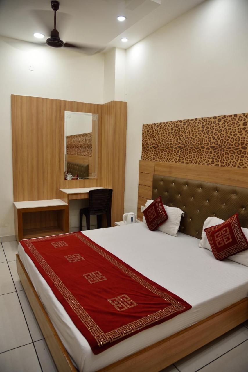 Hotel Robin Inn Амритсар Екстериор снимка