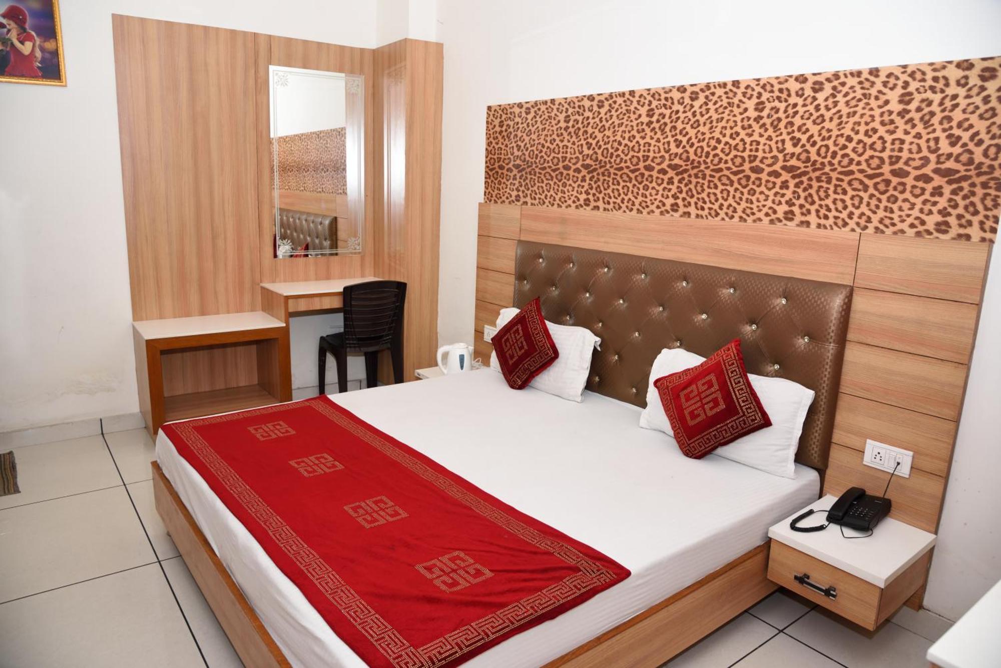 Hotel Robin Inn Амритсар Екстериор снимка