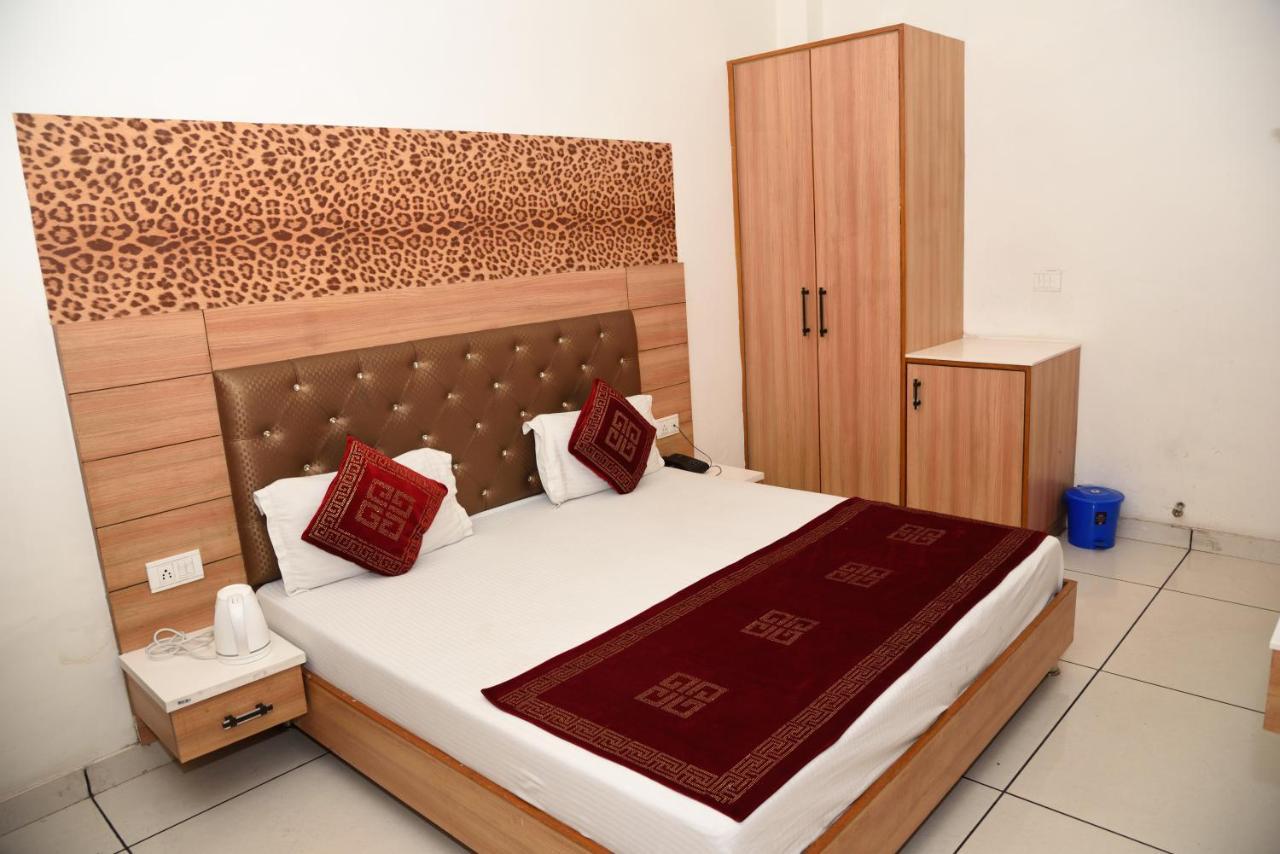 Hotel Robin Inn Амритсар Екстериор снимка