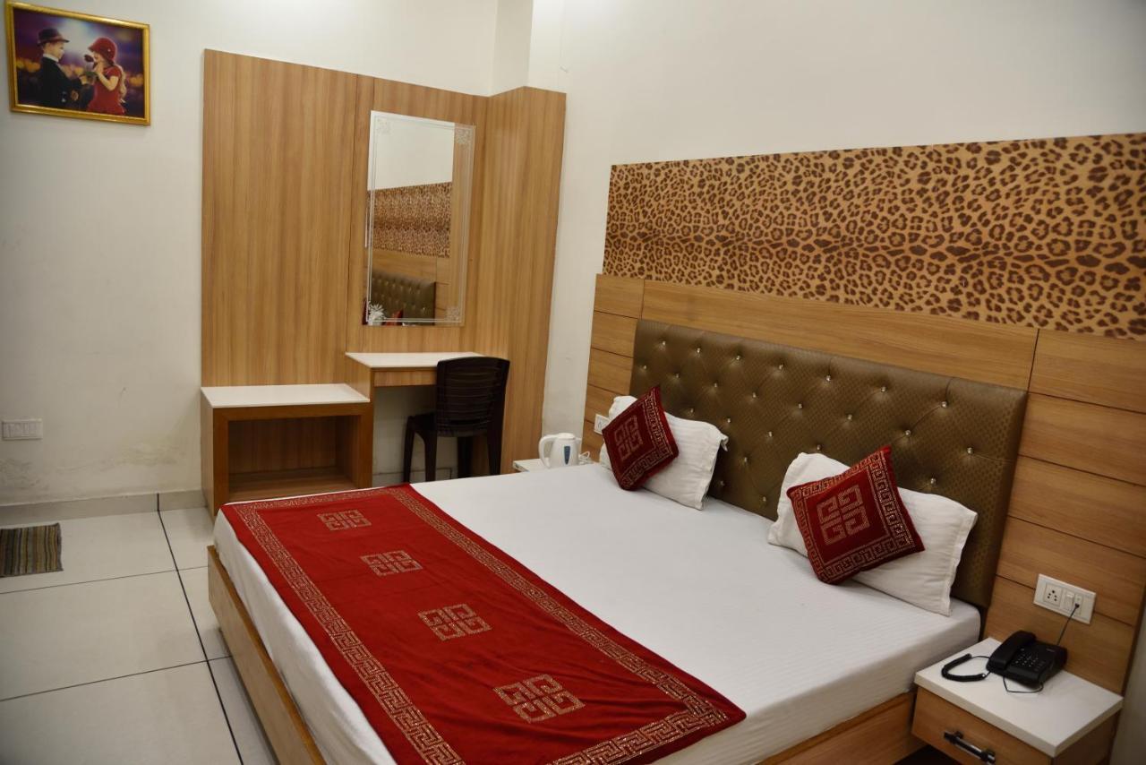 Hotel Robin Inn Амритсар Екстериор снимка