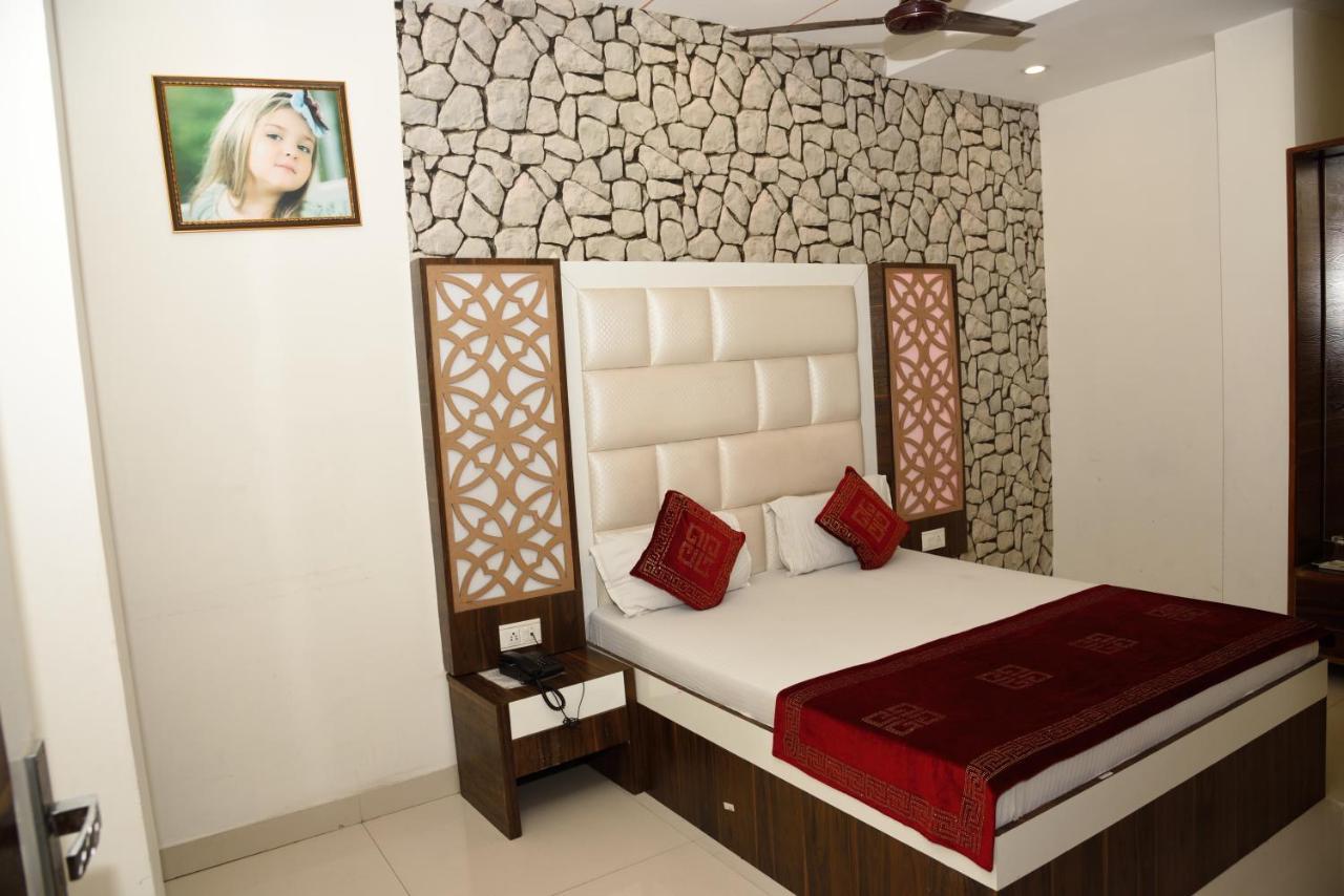 Hotel Robin Inn Амритсар Екстериор снимка